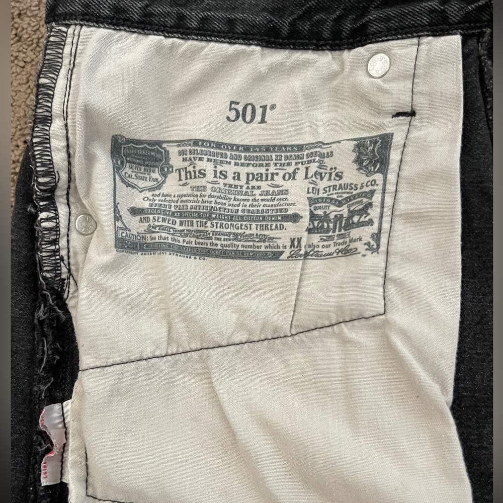 LEVI’S SHORTS - Picture 5 of 9